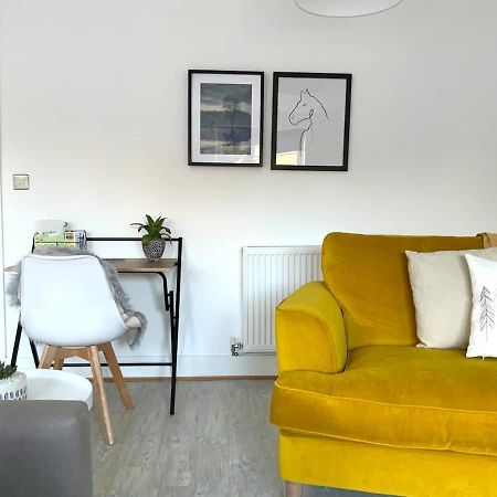 Stylish & Spacious 3 Bed House With 2 Free Car Parking Spaces Villa Appledram Dış mekan fotoğraf