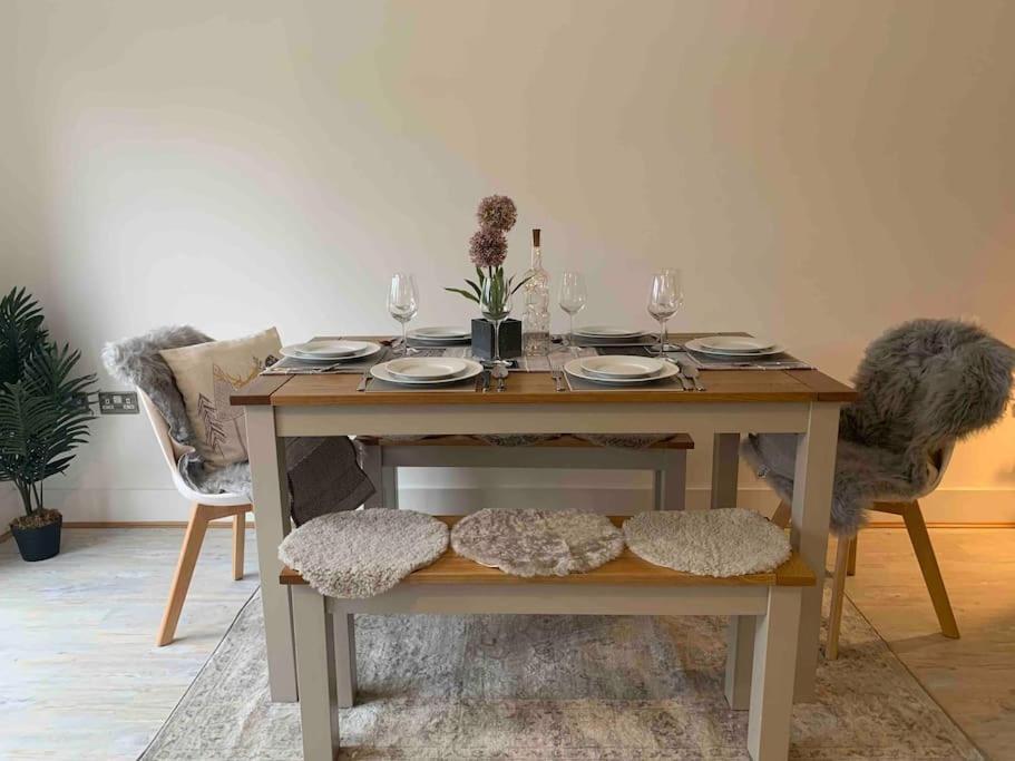 Stylish & Spacious 3 Bed House With 2 Free Car Parking Spaces Villa Appledram Dış mekan fotoğraf