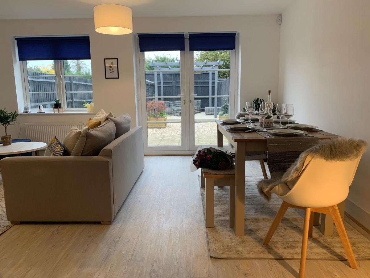 Stylish & Spacious 3 Bed House With 2 Free Car Parking Spaces Villa Appledram Dış mekan fotoğraf
