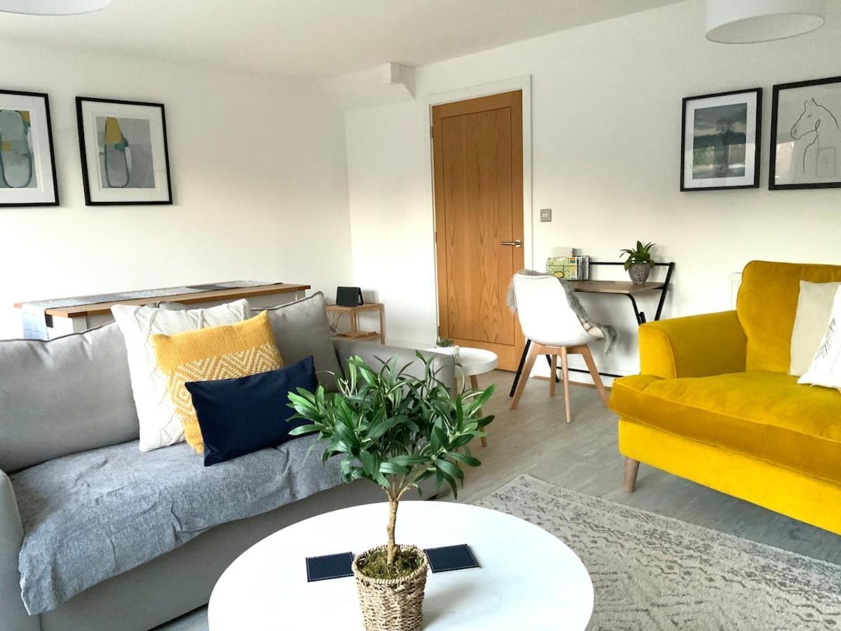 Stylish & Spacious 3 Bed House With 2 Free Car Parking Spaces Villa Appledram Dış mekan fotoğraf